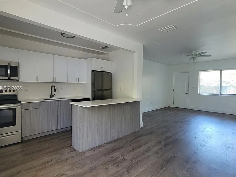 2150 SW 26th St #7 — Photo 12