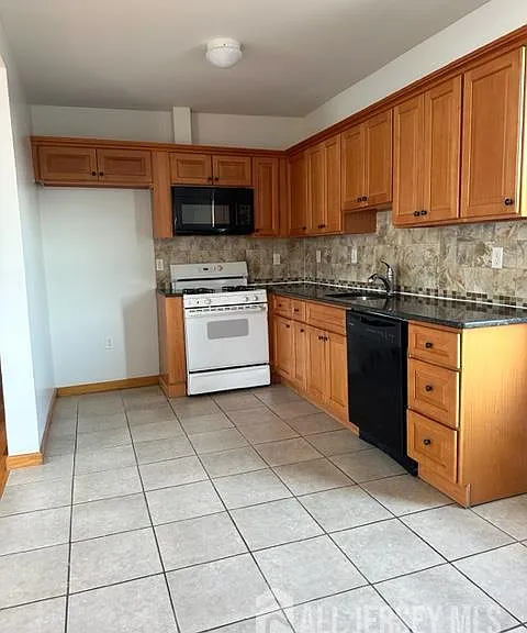 321 Pershing Ave #2 — Photo 10
