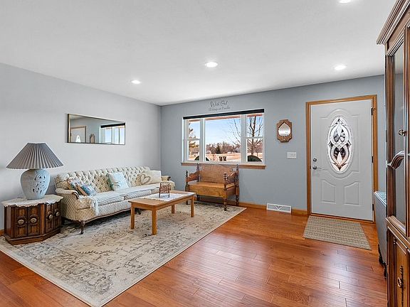 2nd image of 209 Ridgewood Dr