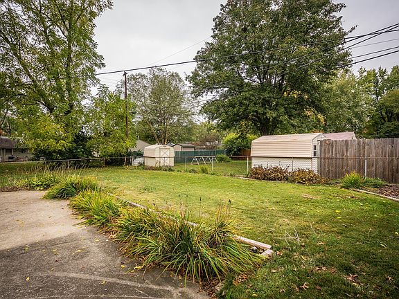 3rd image of 4018 Breckenridge Ln