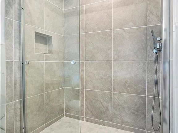 5th image of 708 Birdsall Dr