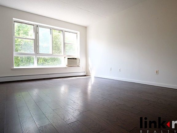 5th image of 71 E 119th St Fl 2