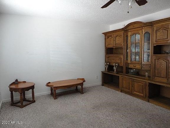 LIVING ROOM (2)