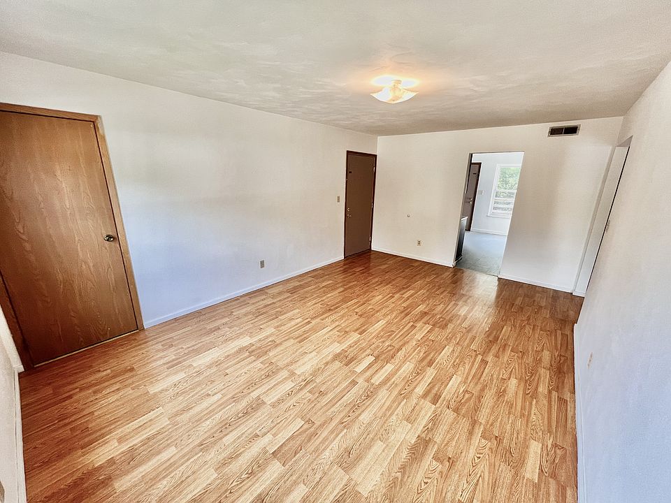 1st image of 5411 Collier Ln #C