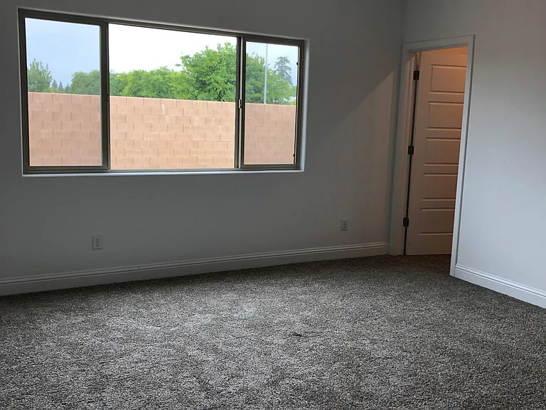 355 N McArthur Ave — Photo 5
