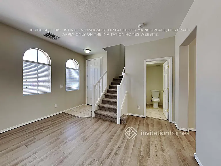1515 E Sheraton Ln — Photo 4