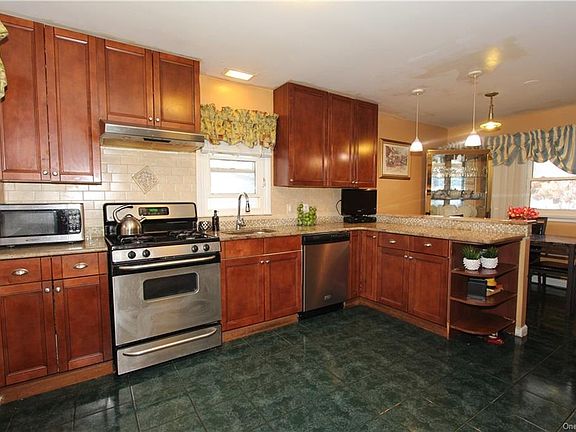 3rd image of 10 Marble Pl