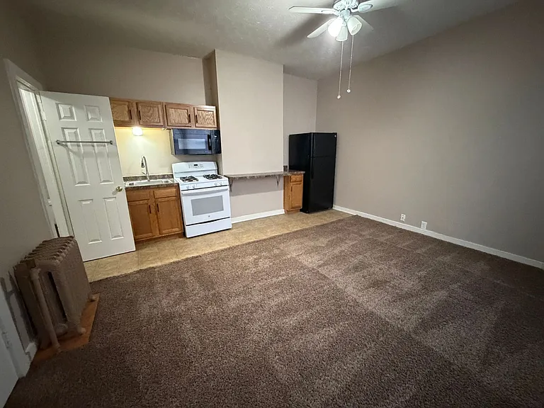 2409 S Calhoun St — Photo 3