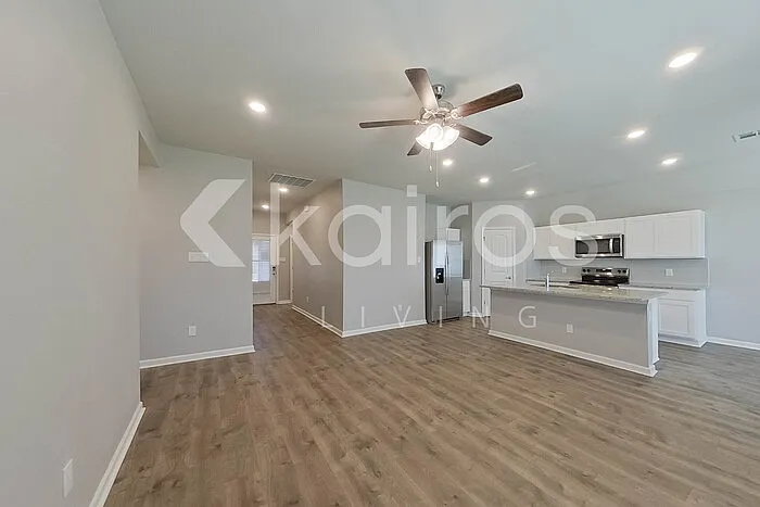 3 bed, 2.0 bath, 1447 sqft, $1,845 — Photo 4