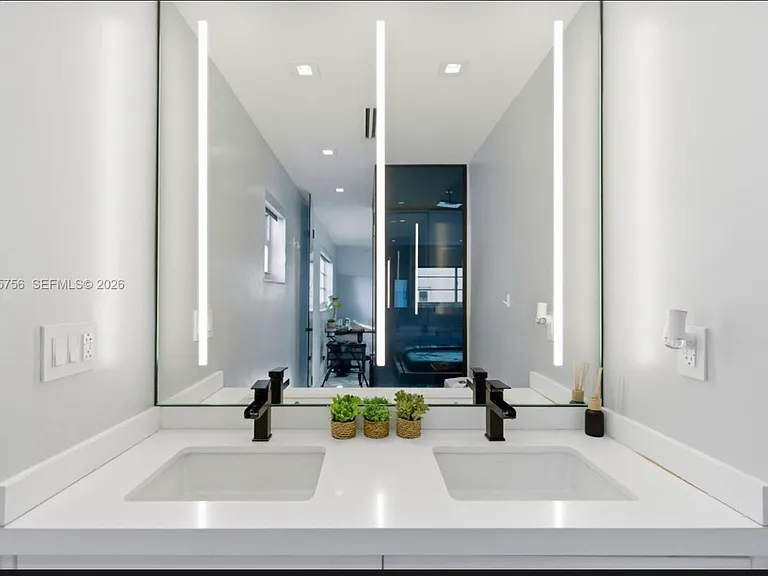 1428 Euclid Ave #207 — Photo 12
