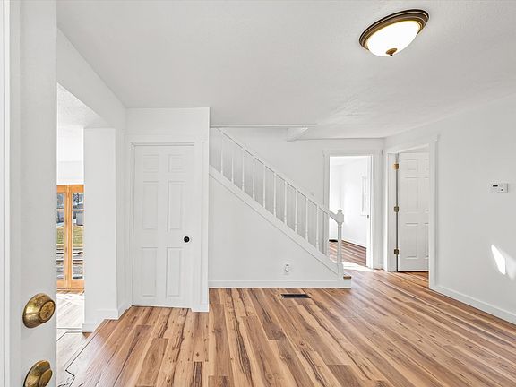 4th image of 325 N Market St