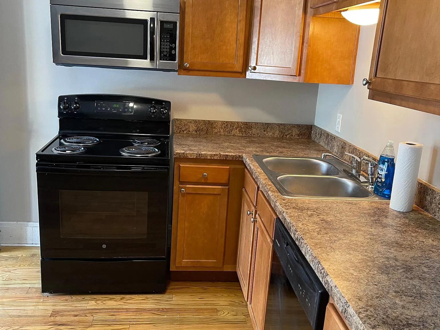 4 bed, 1500 sqft, $1,700 — Photo 2