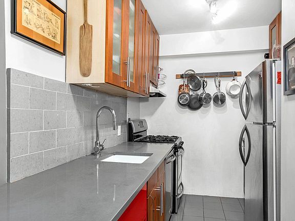 5th image of 170 W 23rd St APT 3P