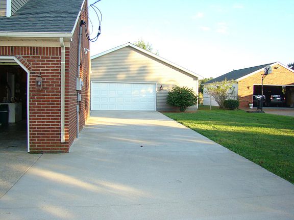 3rd image of 202 Antlers Trace Dr