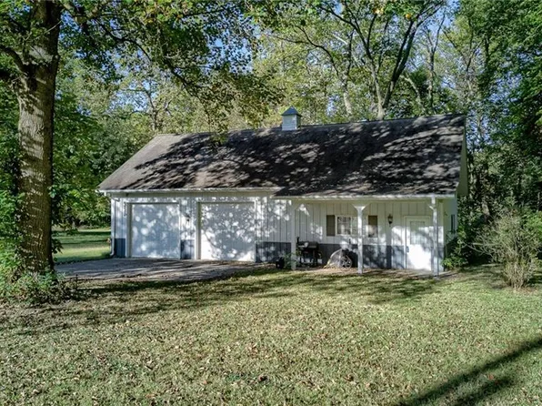 418 N 169th Hwy, Smithville, MO 64089