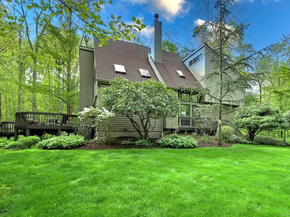 18 Tanglewood Lane, Woodbridge, CT 06525
