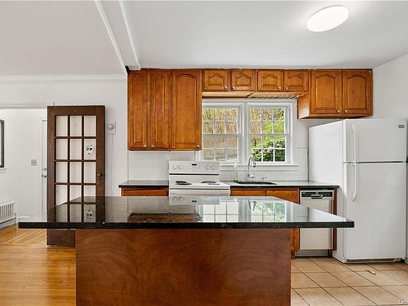 5th image of 1 Woodlands Ave