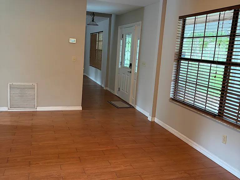 Foyer and Breakfast area