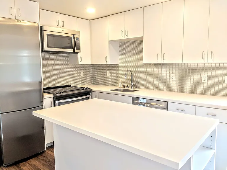 215 Boston Apartments — Photo 9