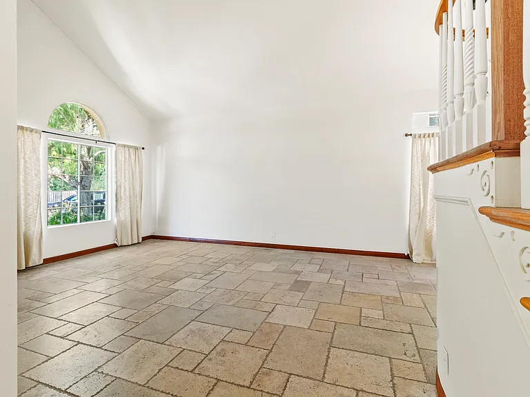 29346 Castle Rd — Photo 8