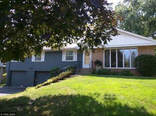 2555 Avon St N, Roseville, MN 55113
