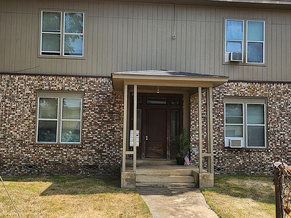 2nd image of 808 1/2 Main St #7