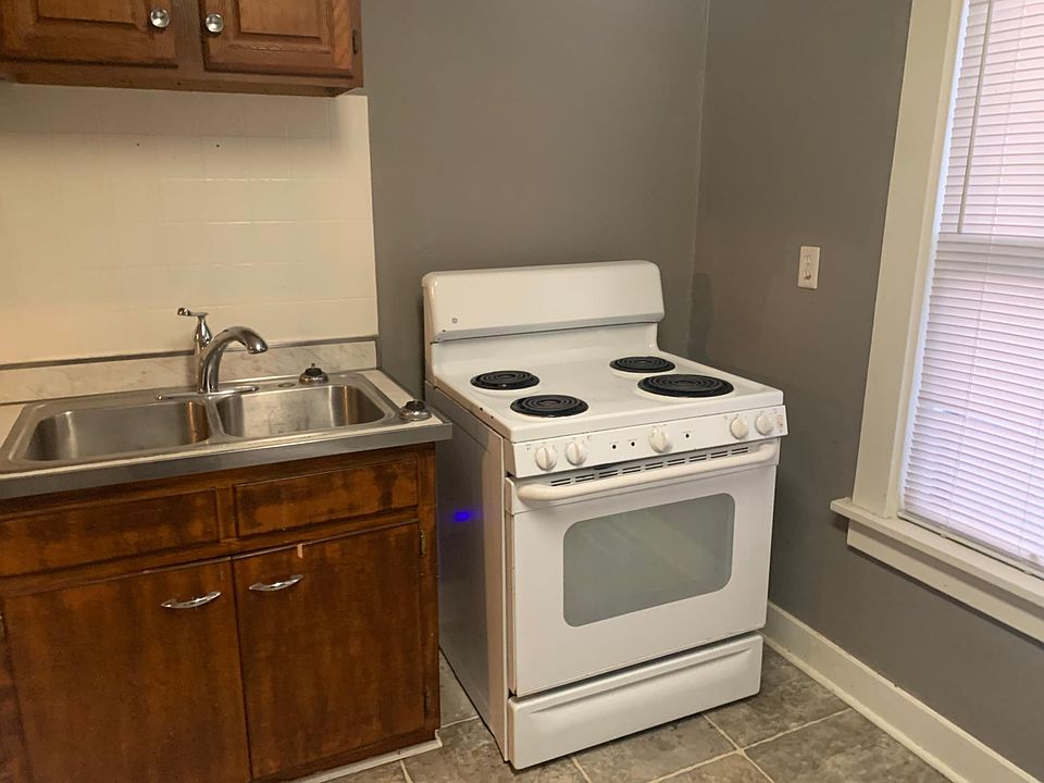 1st image of 1679 Hearthstone Dr #1679