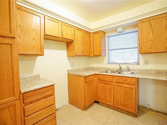 3rd image of 1120 Suncrest Dr