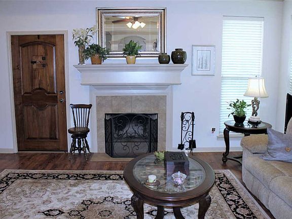 2nd image of 546 Harbor Oaks Dr