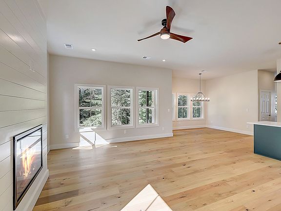 5th image of 128 Grayson Ln