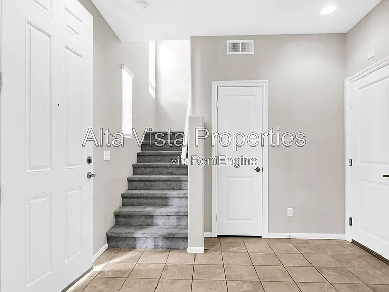 2346 Sentinel Ln — Photo 4