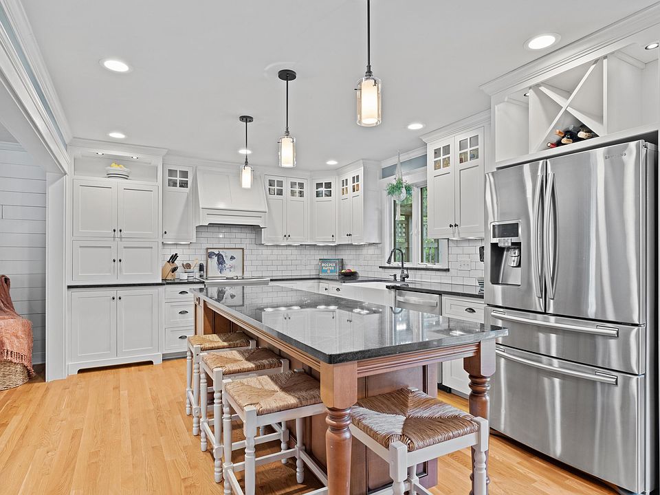1st image of 515 Haymore Ave N