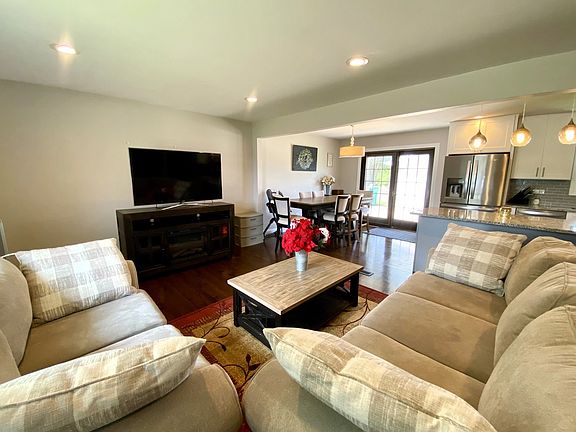 3rd image of 15202 Hilltop Dr