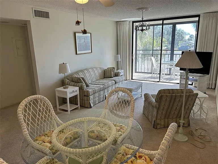 1316 Pasadena Ave S #202 — Photo 12
