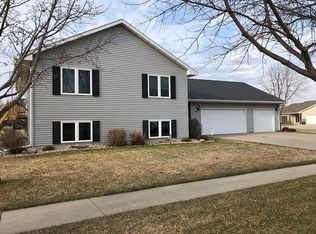 1647 15th St S, Brookings, SD 57006
