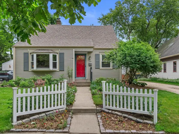 2116 N 85th STREET, Wauwatosa, WI 53226