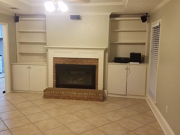 Living Room - Tray ceiling