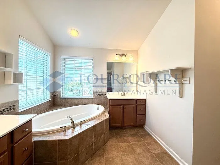 1016 Hildebran Ln — Photo 36