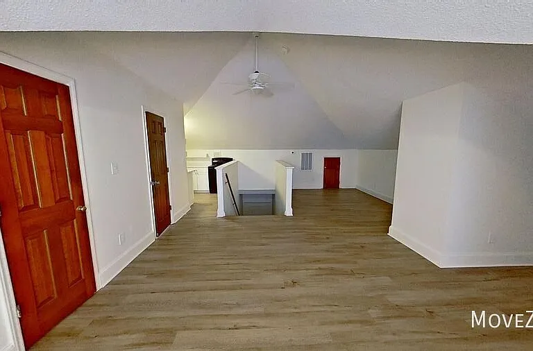 209 E Peace St #C — Photo 14