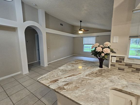 5th image of 2349 SE Leithgow St