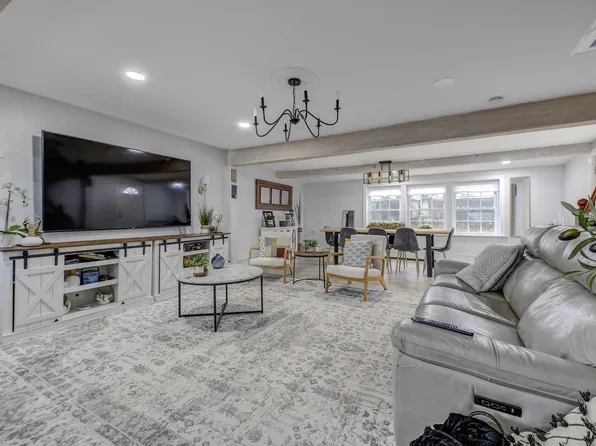 29 Chimney Lane, Levittown, NY 11756