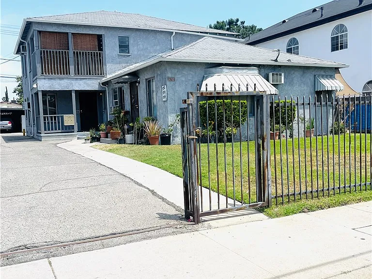 5752 Vineland Ave — Photo 21