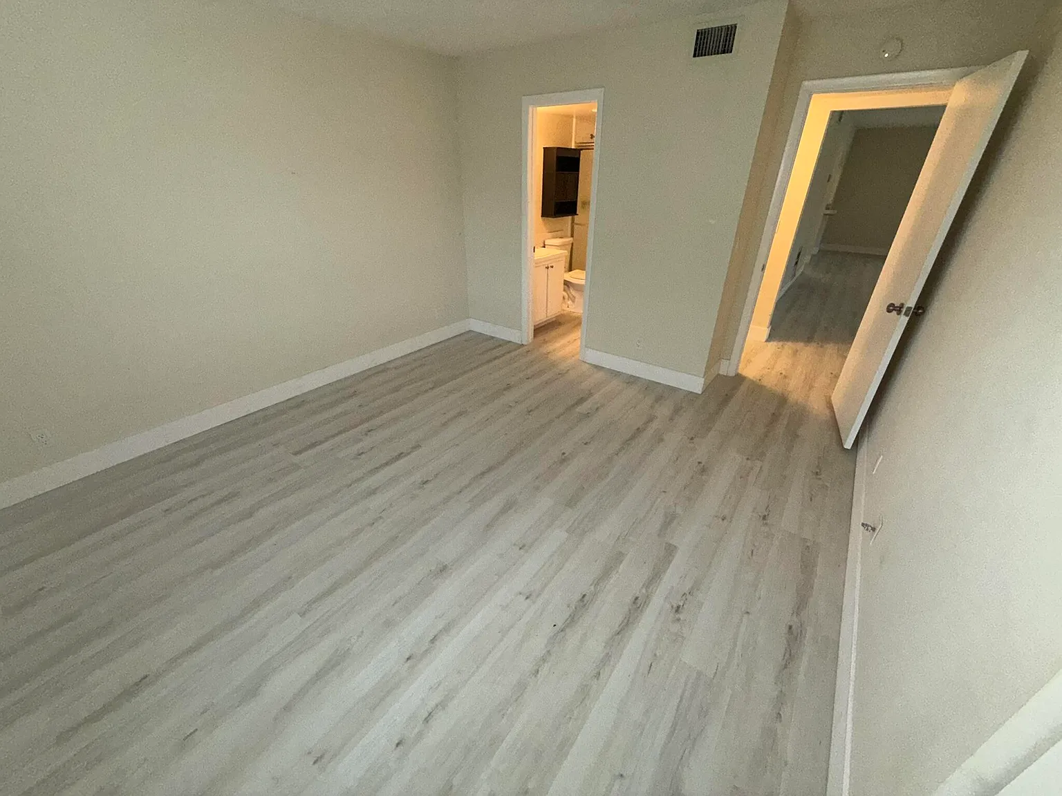 2 bed, 2.0 bath, 1115 sqft, $1,800 — Photo 3