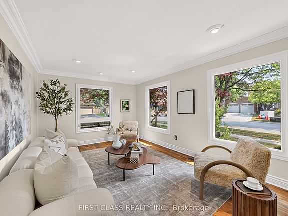 5th image of 19 Tomlinson Cir