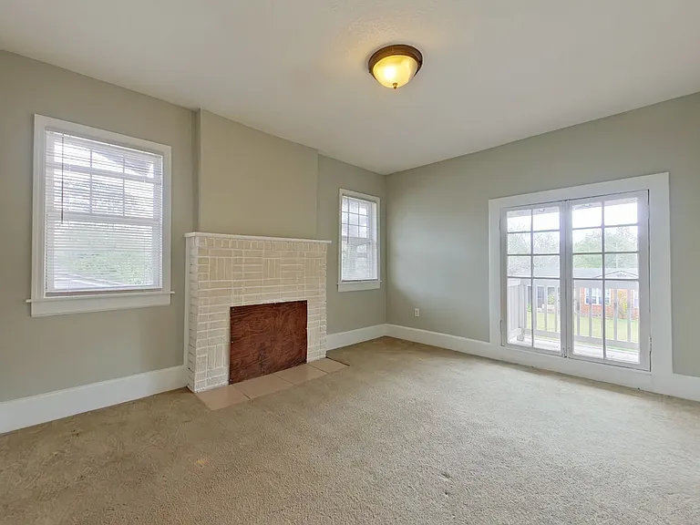 Dellwood Avenue 2920 — Photo 20