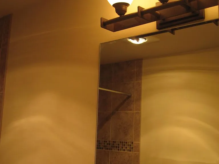 Full bathroom (3rd floor)