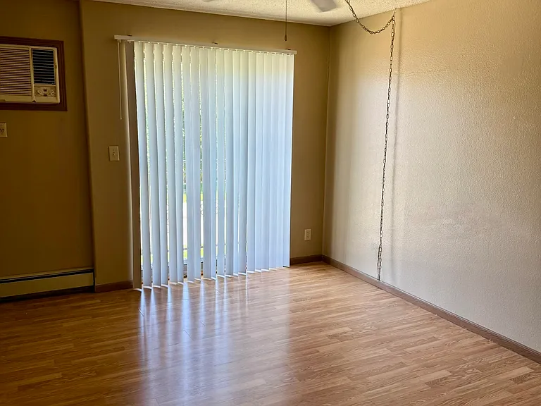 618 N Dodge St #4 — Photo 5