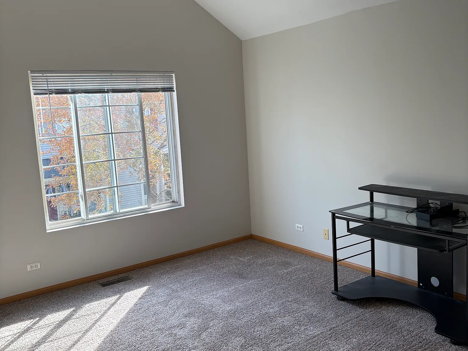 2 bed, 1.5 bath, 1150 sqft, $1,900 — Photo 2
