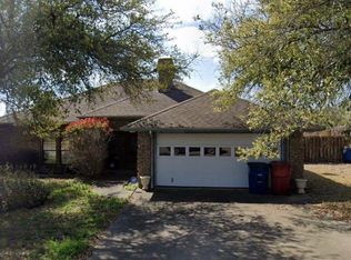 909 Westgate Dr, Farmersville, TX 75442