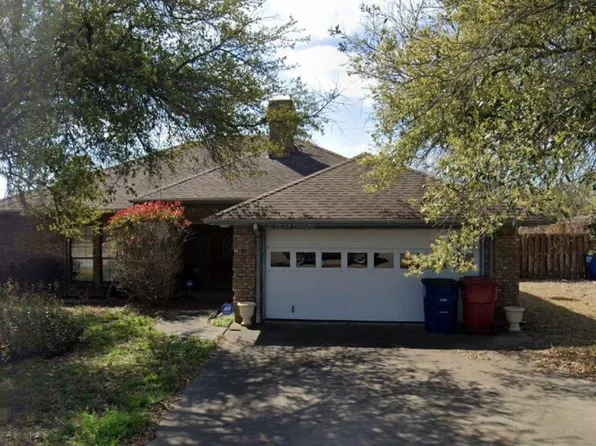 909 Westgate Dr, Farmersville, TX 75442